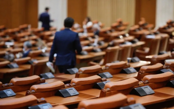 Victor Ponta, lider la absențe nemotivate în Parlament. Clasament dominat de AUR