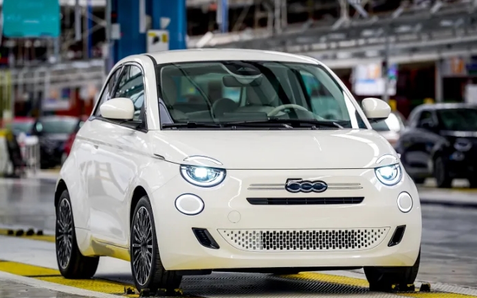 Fiat lansează un nou model hibrid pentru revitalizarea producției în Italia