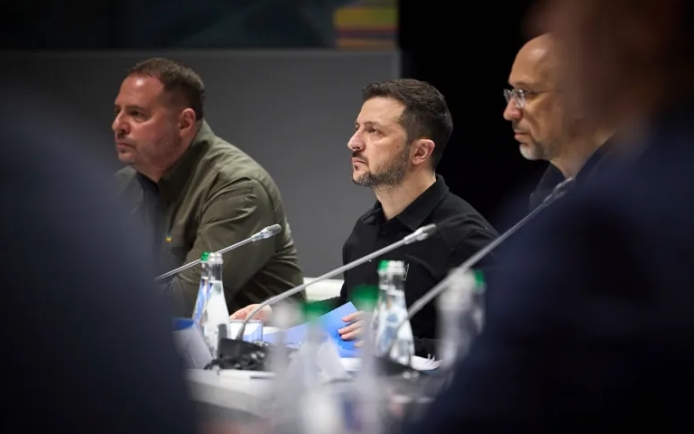 Criza politică din Ucraina: Lupte interne pe fondul războiului