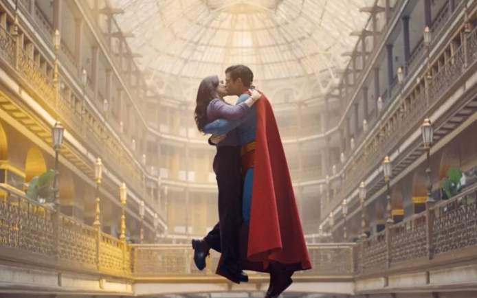India cenzurează scene „prea senzuale” din noul film „Superman”