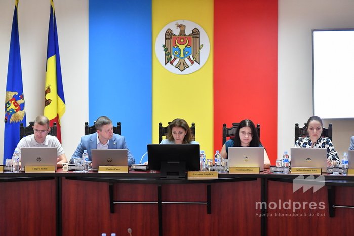 ALEGERI PARLAMENTARE 2025: ALEXANDR STOIANOGLO EXERCIȚĂ DREPTUL DE VOT ÎN CADRUL BLOCULUI ALTERNATIVA